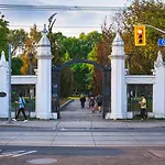 Downtown Toronto 3 Bedrooms - 1 Free Parking