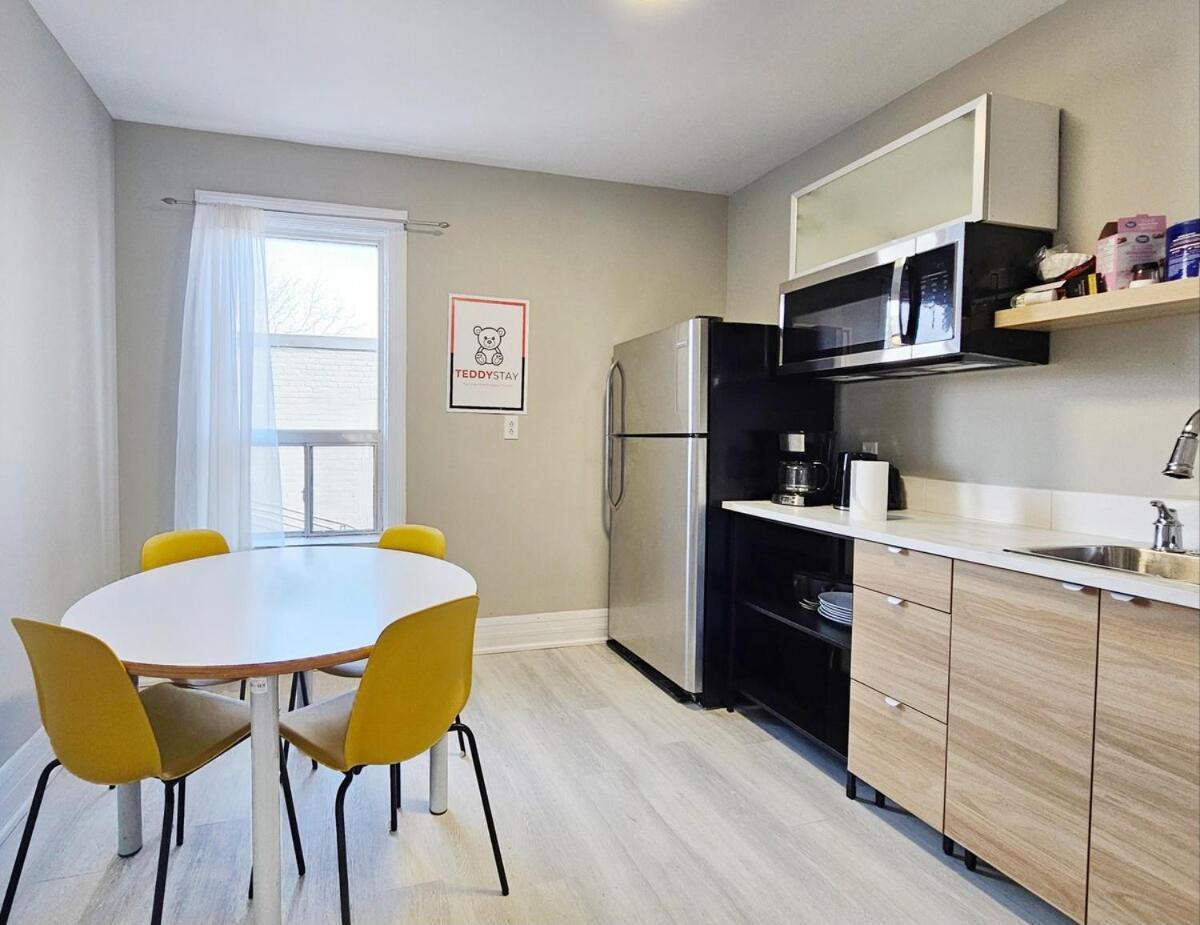 Apartment Downtown 3 Bedrooms - 1 Free Parking Toronto