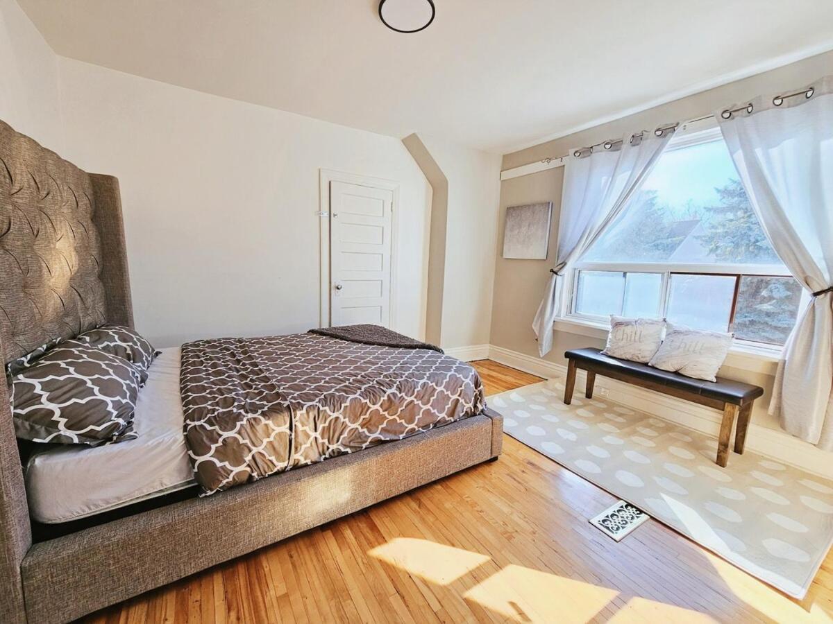 Apartment Downtown 3 Bedrooms - 1 Free Parking *