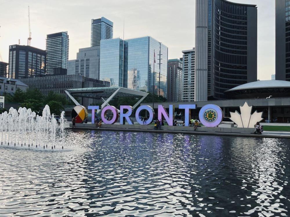 Downtown 3 Bedrooms - 1 Free Parking * Toronto